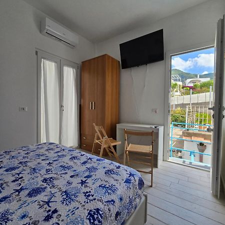 Villa La Casa Di Giuliana Primo Piano Con Balcone Isquia Exterior foto